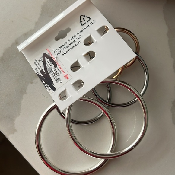 🌿 NINE WEST Multi-tone 3 Pair Multi Size Hoop Earrings NWT - Picture 2 of 2